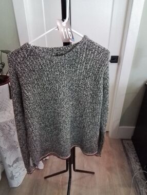 Roots med grey sweater